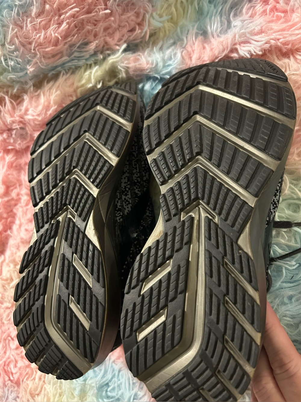 Brooks Levitate Size 9.5 Black and Gray Knit Lace-Up Running Shoes - Picture 4 of 5